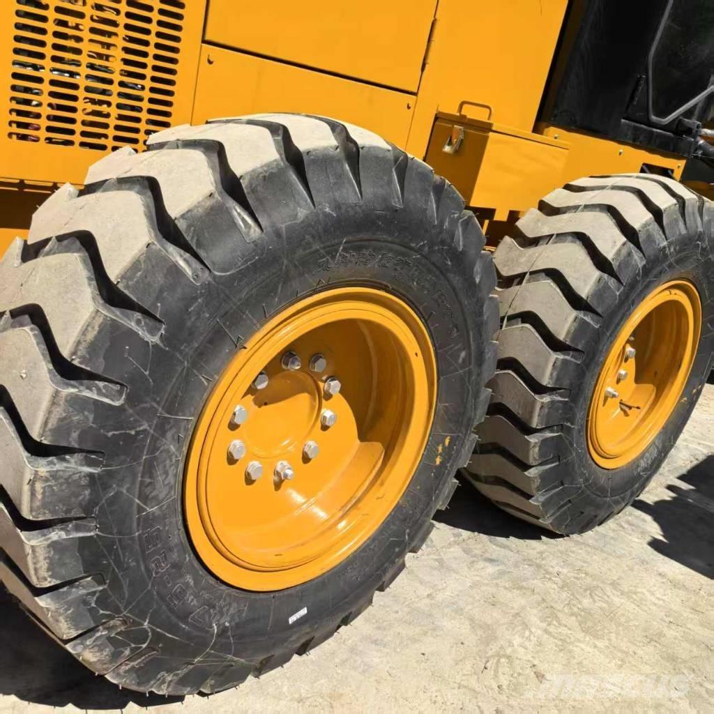 CAT 140 K Väghyvlar