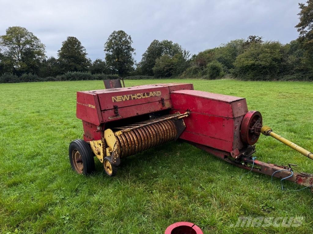 New Holland 274 Fyrkantspressar