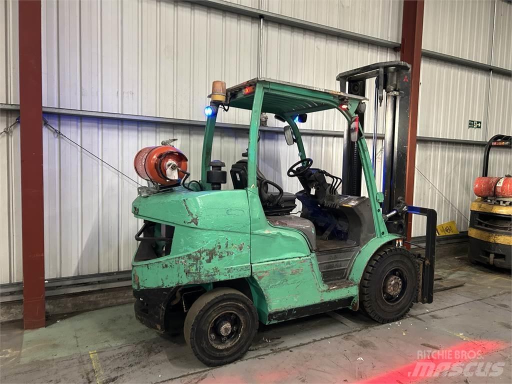 Mitsubishi FG40NT Gasolmotviktstruckar