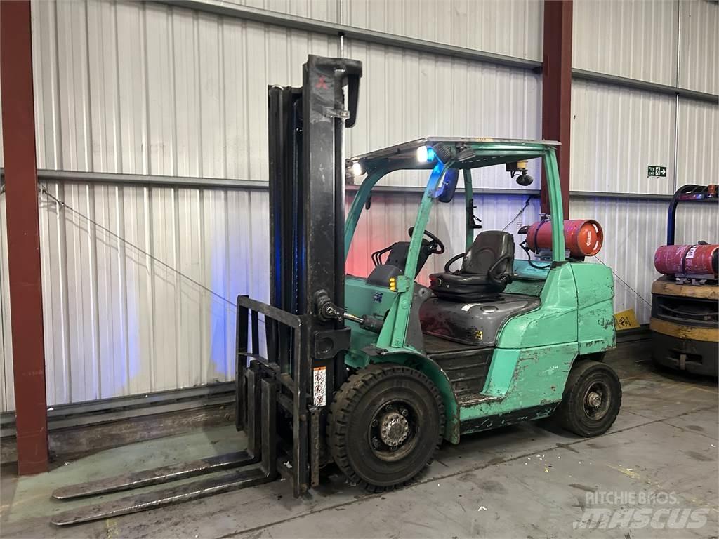 Mitsubishi FG40NT Gasolmotviktstruckar