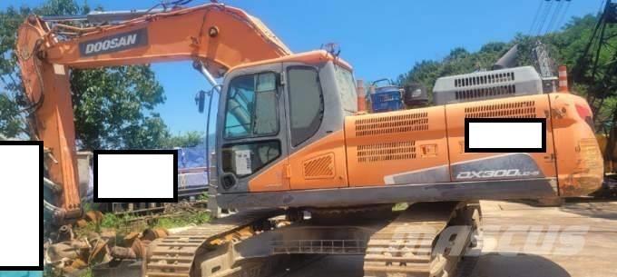 Doosan DX 300 LC-5 Bandgrävare