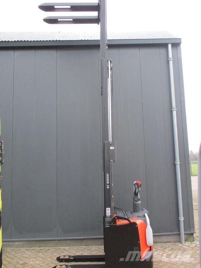 Toyota SPE120 Låglyftare med plattform