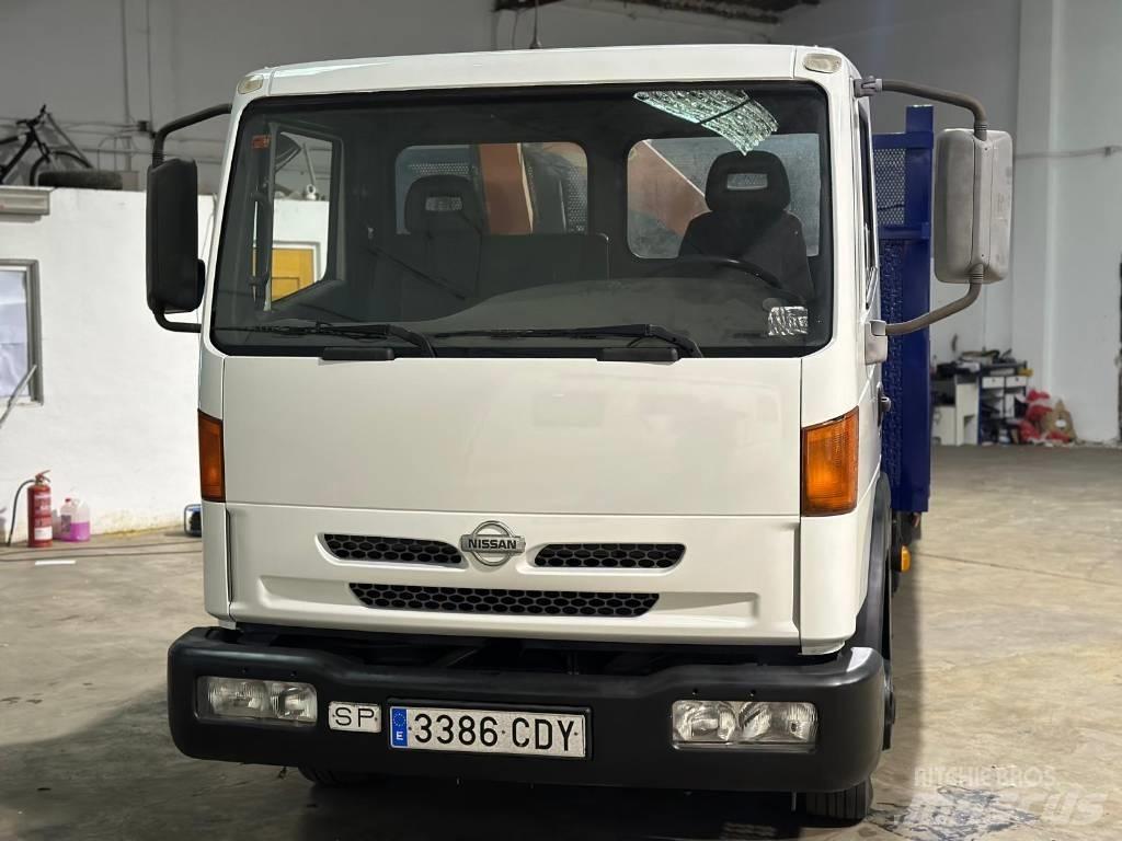 Nissan ATLEON 140 Flakbilar