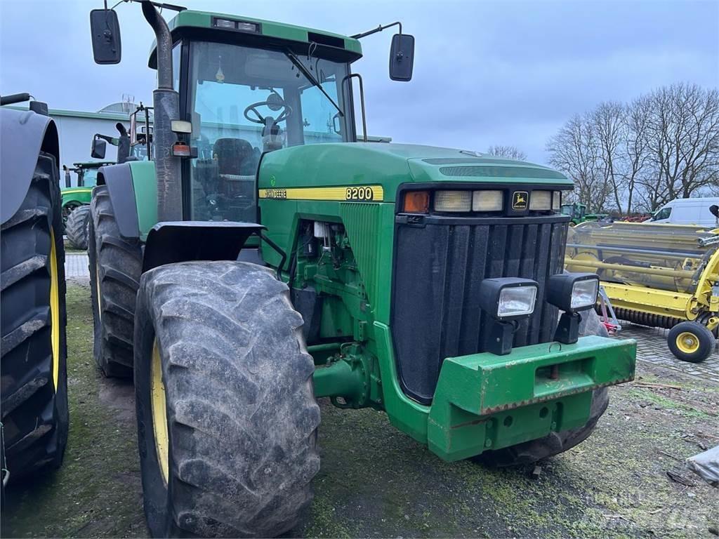 John Deere 8200 Traktorer