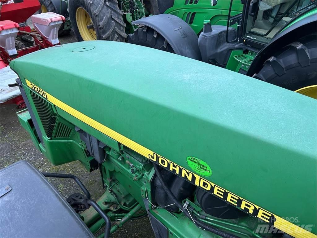 John Deere 8200 Traktorer