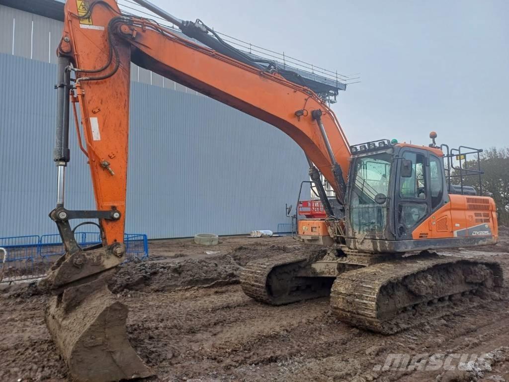 Doosan DX 225 LC-5 Bandgrävare