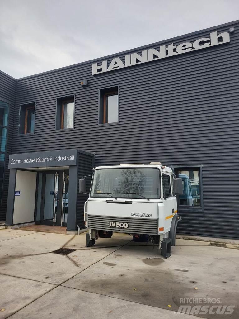 Iveco TURBOTECH Hytter och interiör