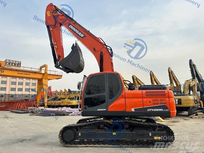 Doosan DX 225 LC-9C Bandgrävare