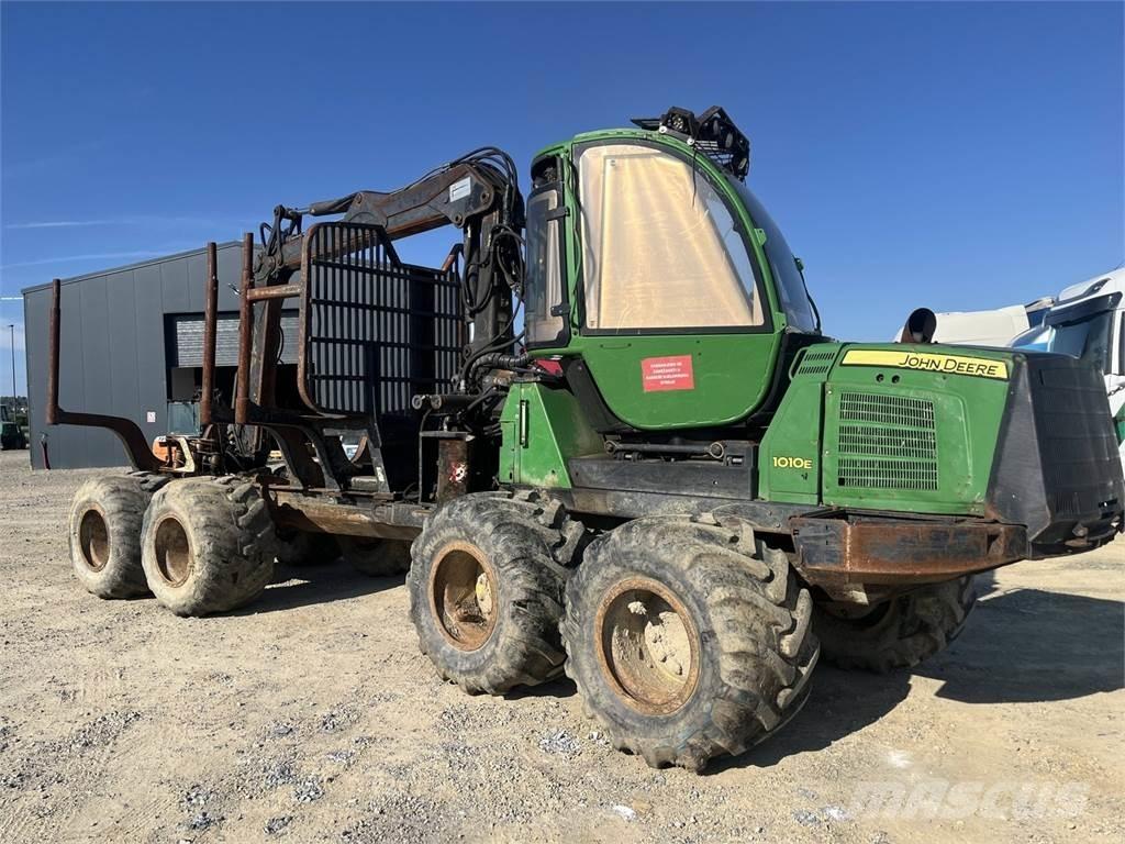 John Deere 1010E Skördare