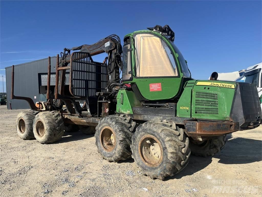 John Deere 1010E Skördare