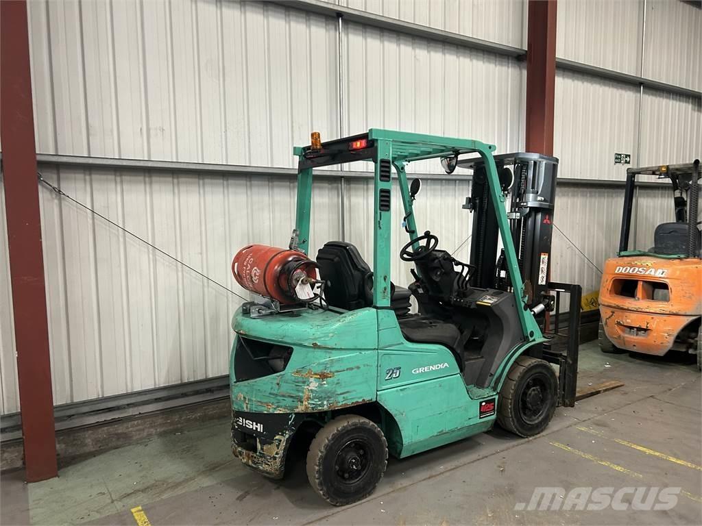 Mitsubishi FG25NT Gasolmotviktstruckar