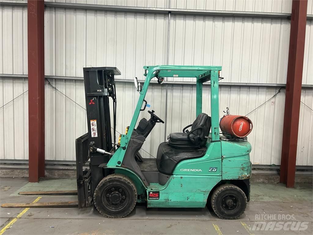 Mitsubishi FG25NT Gasolmotviktstruckar