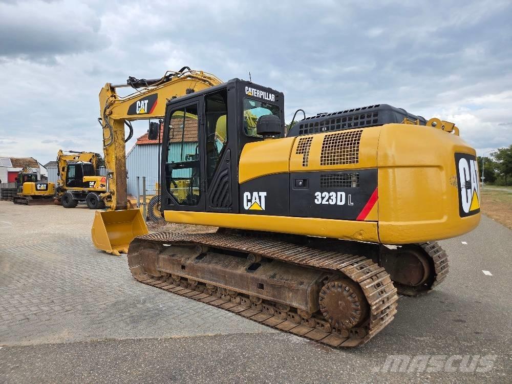 CAT 323DL Bandgrävare