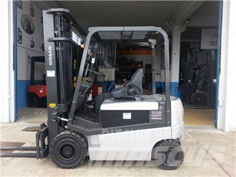 Nissan Q02L25CU Elmotviktstruckar