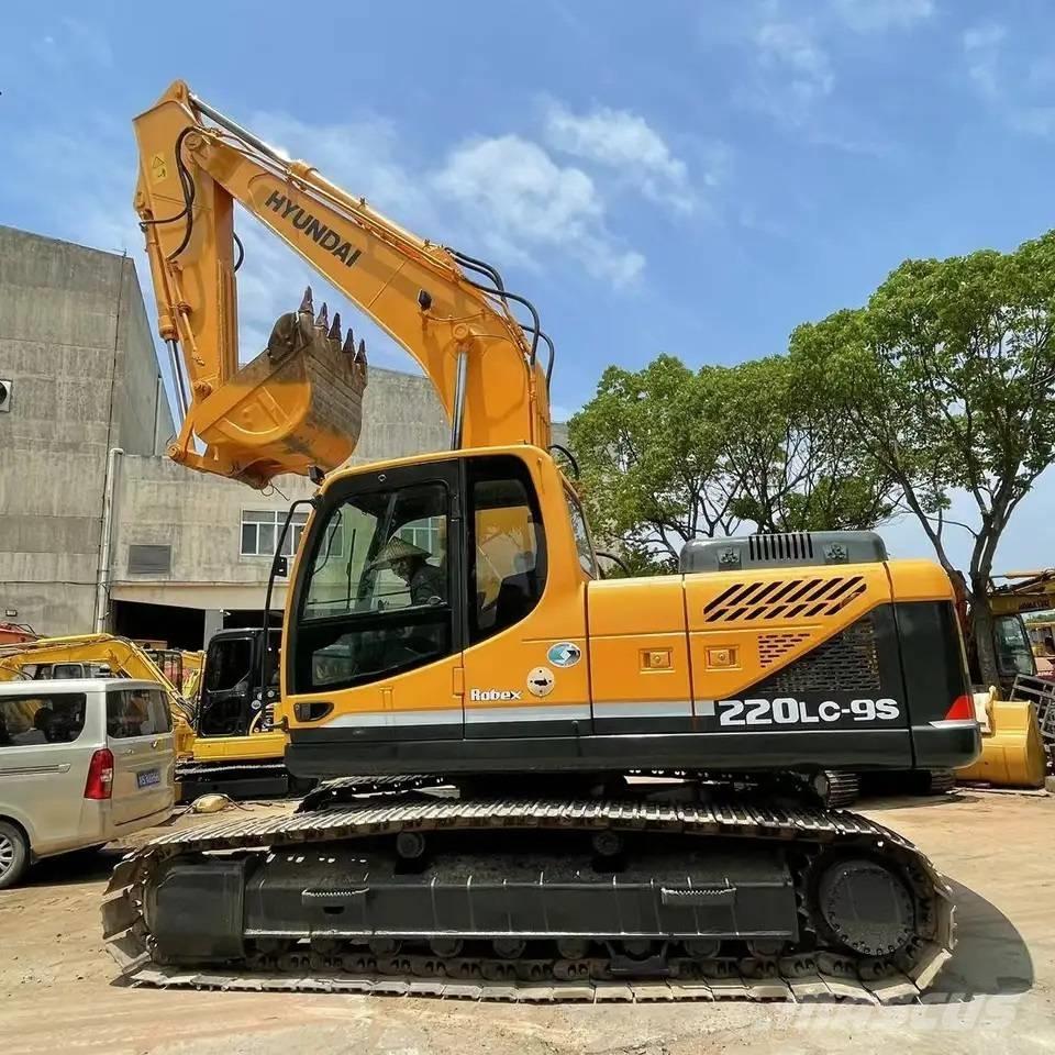 Hyundai R220-9s Bandgrävare