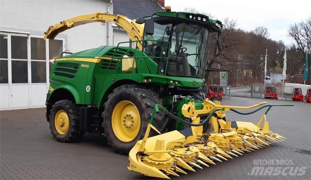 John Deere 8400i Självgående fälthackar