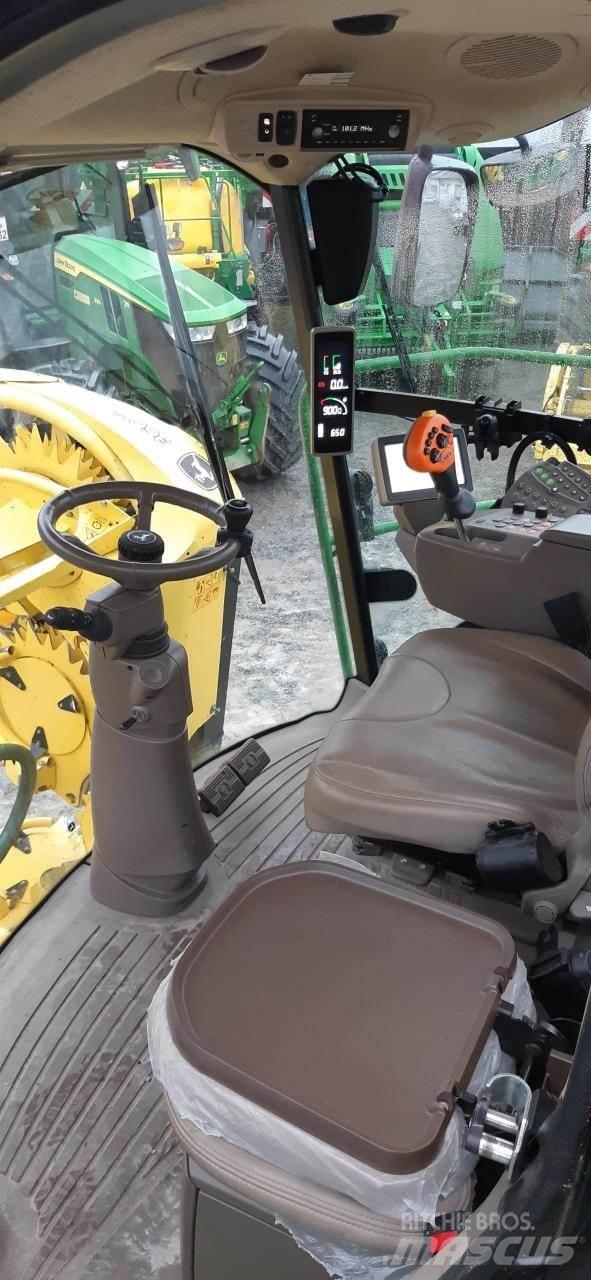 John Deere 8400i Självgående fälthackar