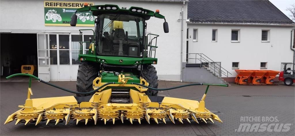 John Deere 8400i Självgående fälthackar