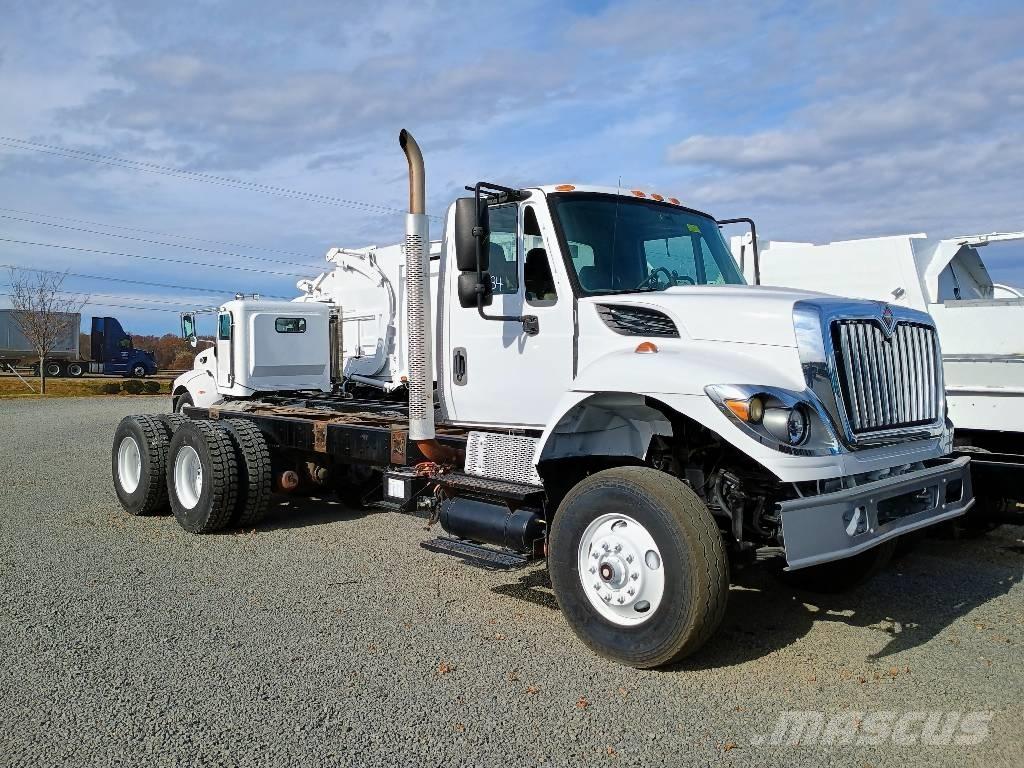 International 7400 Chassier