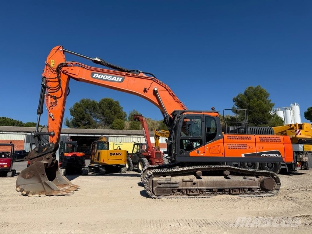 Doosan DX 380 LC Bandgrävare