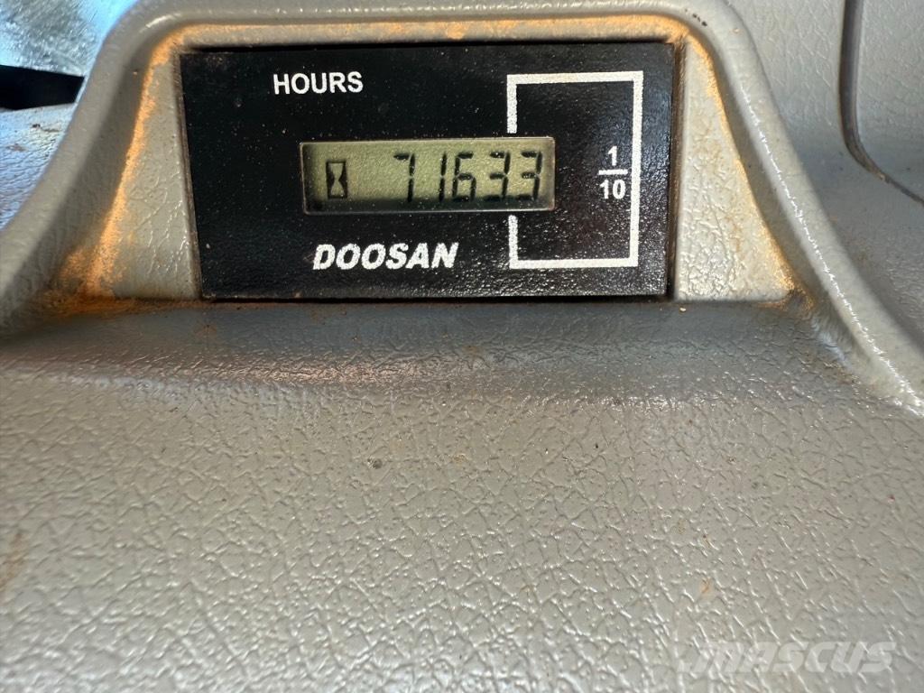 Doosan DX 380 LC Bandgrävare