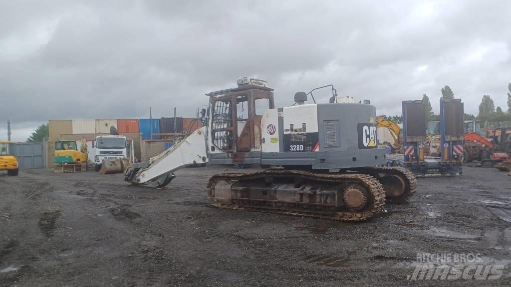 CAT 328 D L Bandgrävare
