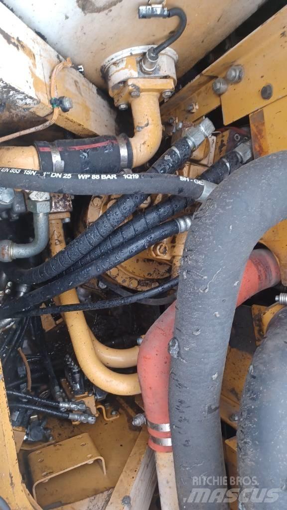 CAT 328 D L Bandgrävare