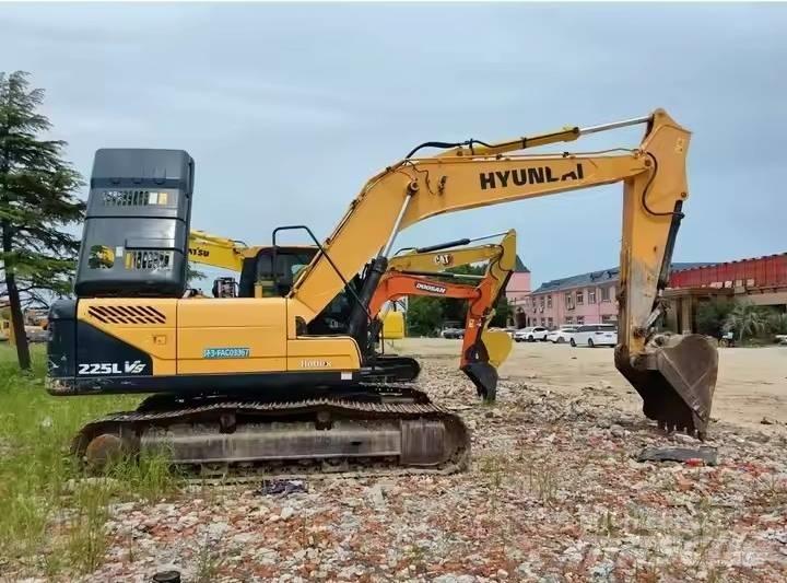 Hyundai 225LVS Bandgrävare