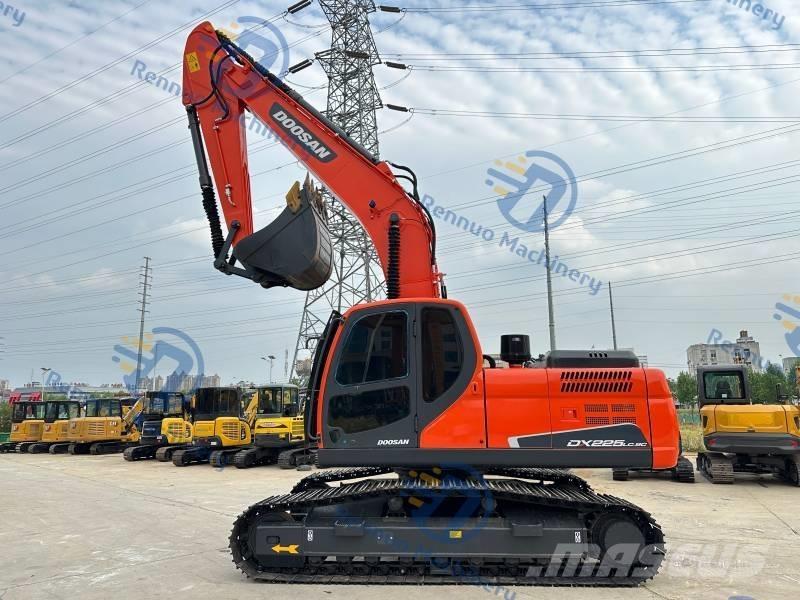 Doosan DX 225 LC-9C Bandgrävare