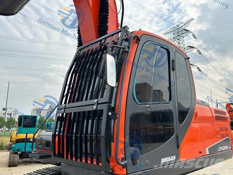 Doosan DX 225 LC-9C Bandgrävare