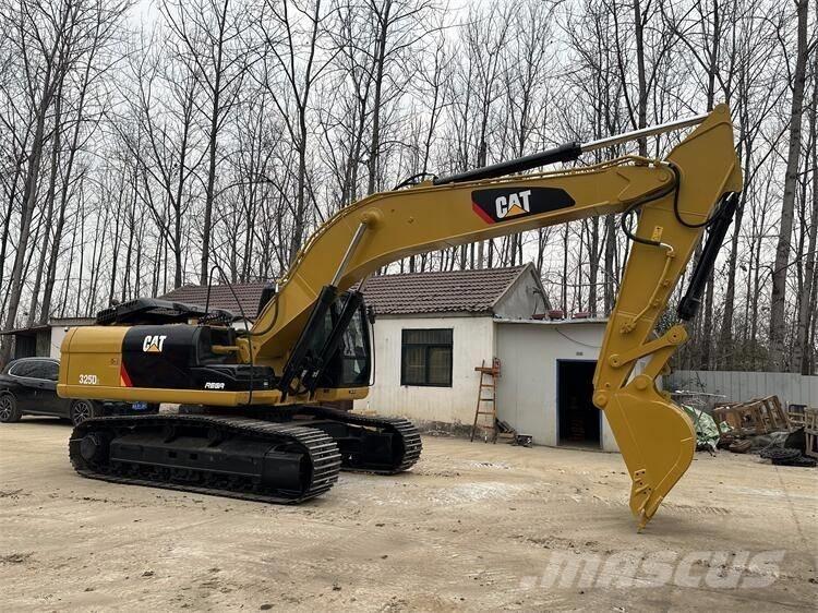 CAT 325D2 Bandgrävare
