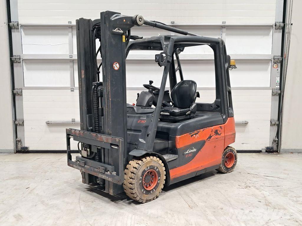 Linde E30L-01 Elmotviktstruckar
