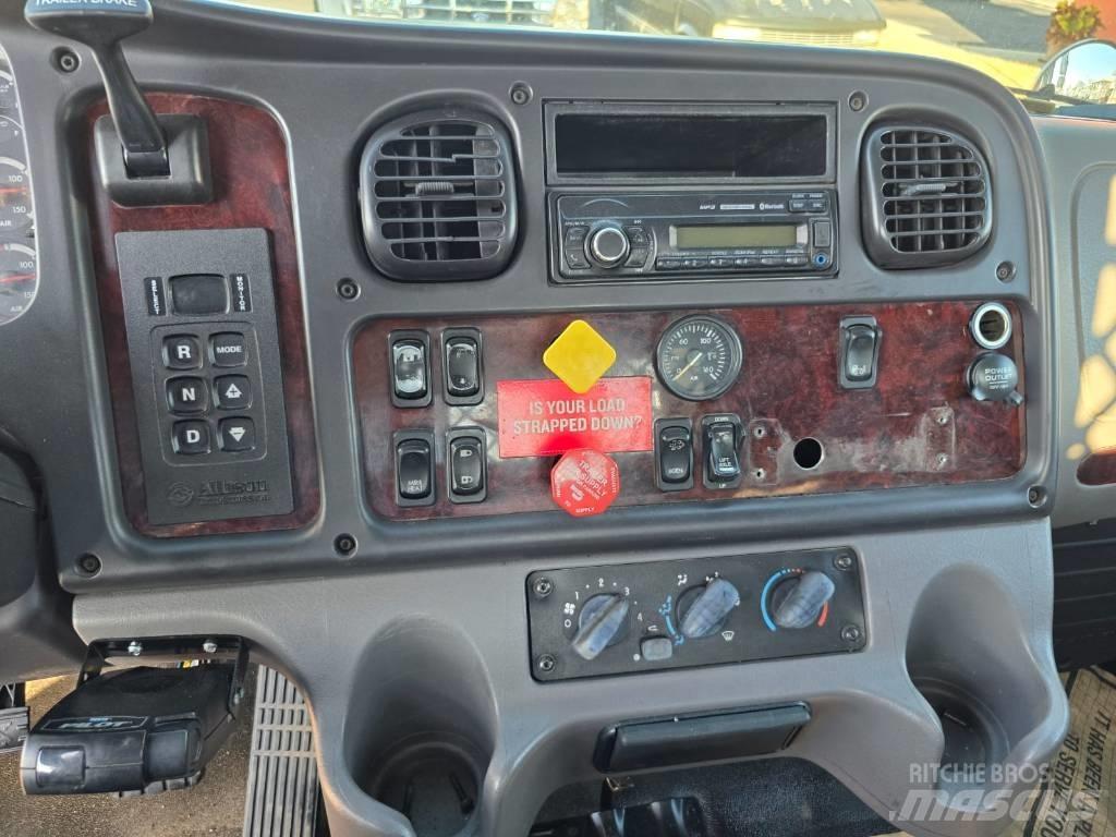 Freightliner M2 106 Flakbilar