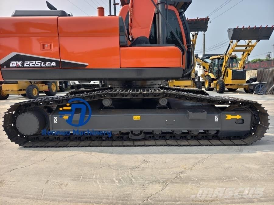 Doosan DX 225 LCA Bandgrävare