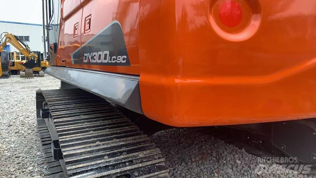 Doosan DX 300 Bandgrävare