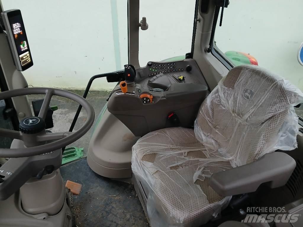 John Deere 6130M Traktorer