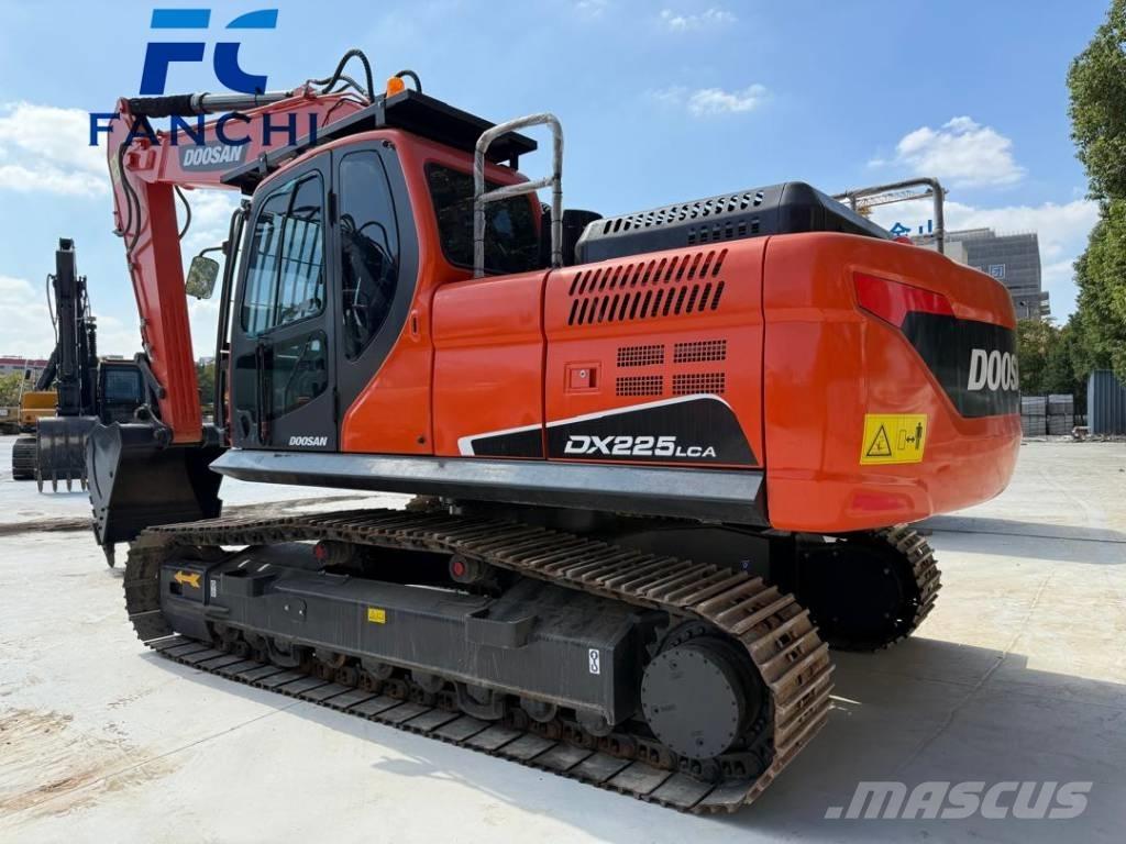 Doosan DX 225 LC Bandgrävare