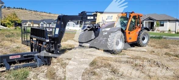 JLG 742 Teleskoplastare