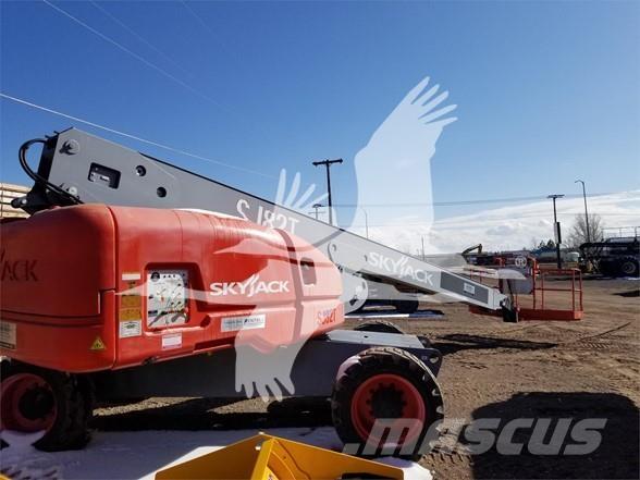 SkyJack SJ82T Teleskop bomliftar