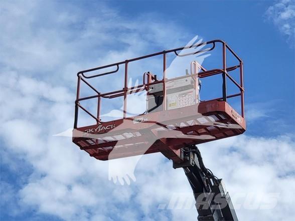 SkyJack SJ82T Teleskop bomliftar