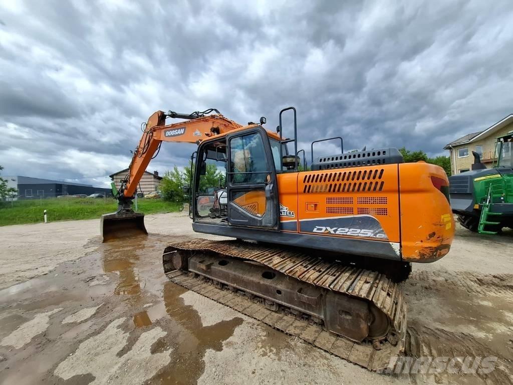Doosan DX 225 LC-5 Bandgrävare