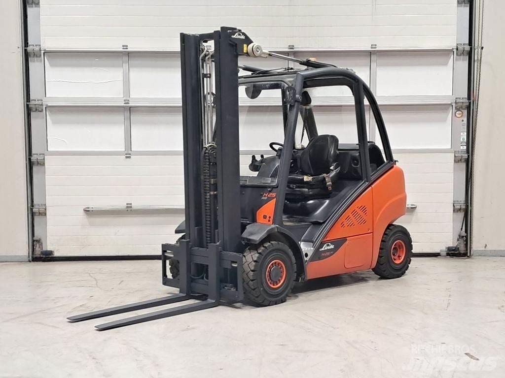 Linde H25T-02 Gasolmotviktstruckar