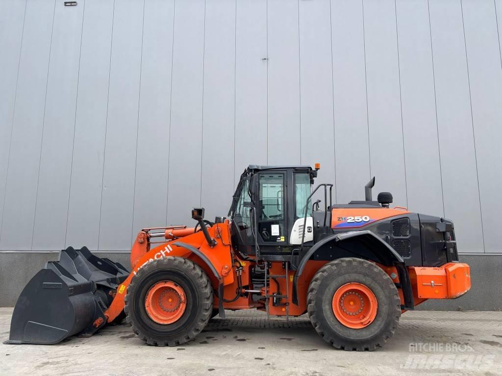 Hitachi ZW 250-6 Hjullastare