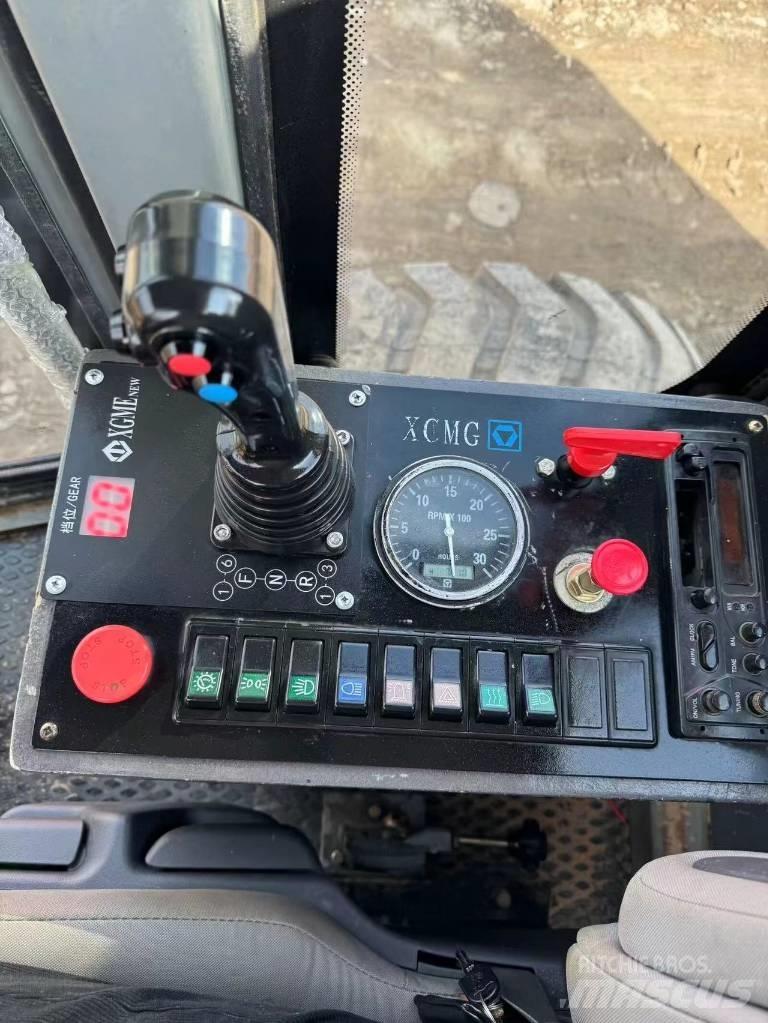 XCMG GR 2153 Väghyvlar