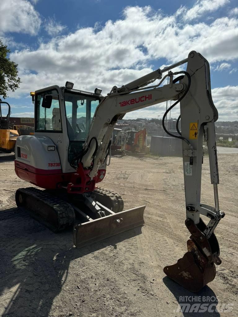 Takeuchi TB 230 Minigrävare < 7t
