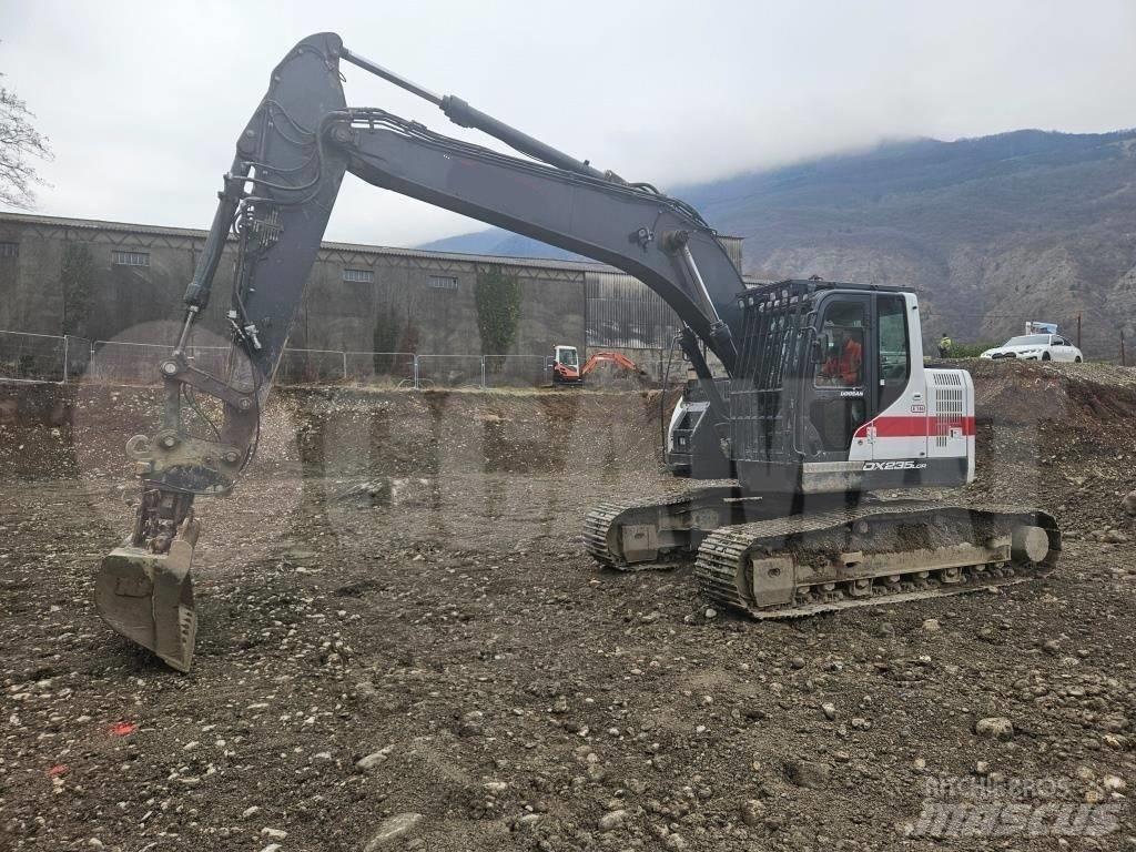 Doosan DX 235 LCR Bandgrävare
