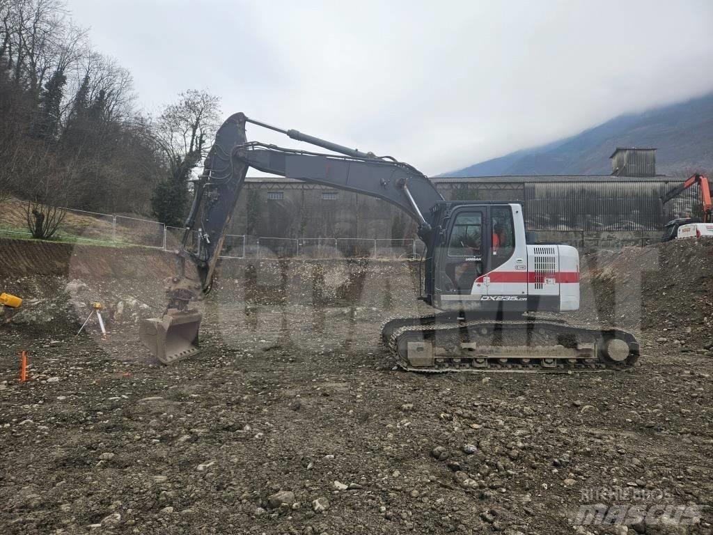 Doosan DX 235 LCR Bandgrävare