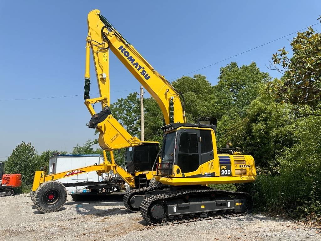 Komatsu PC200-8 Bandgrävare