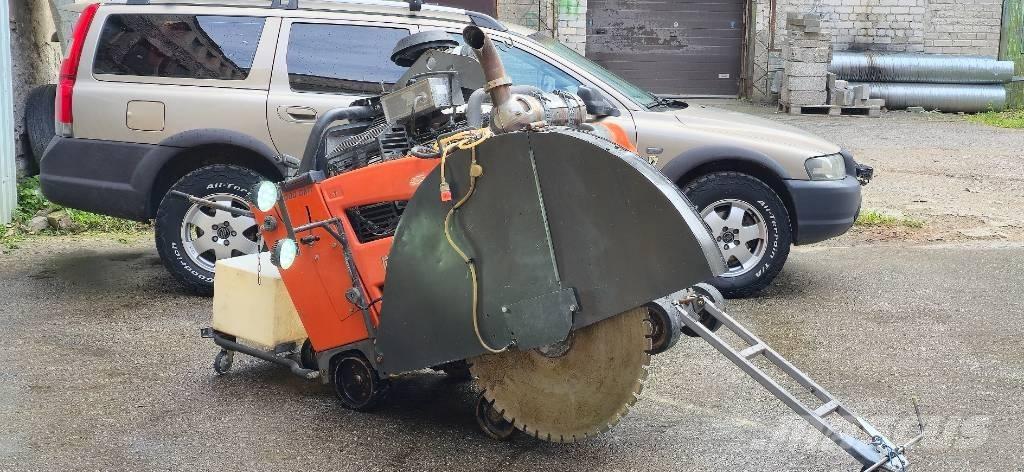 Husqvarna fs7000 Kedjegrävmaskiner