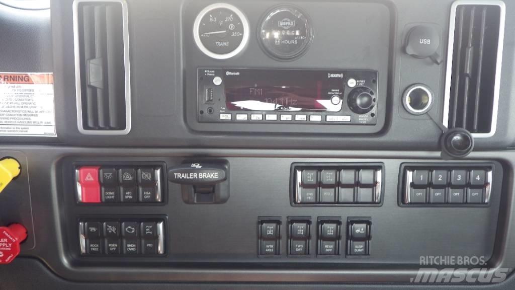 Freightliner 114 SD Chassier